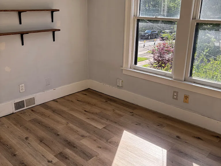 829 Miller Ave — Photo 11