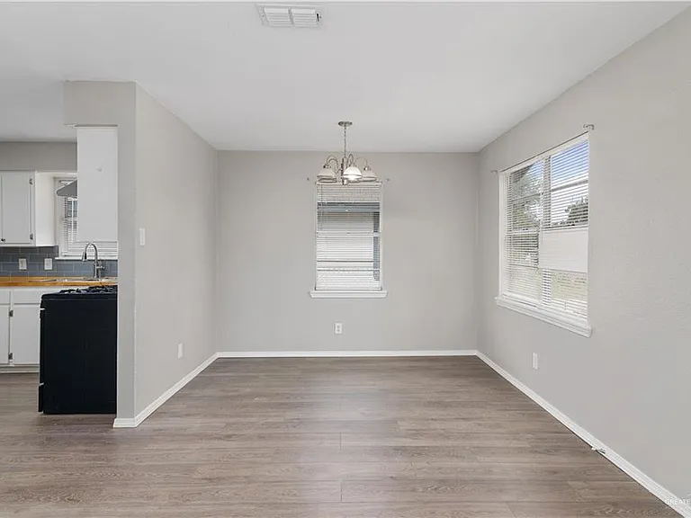 2517 W Hackberry Ave — Photo 7