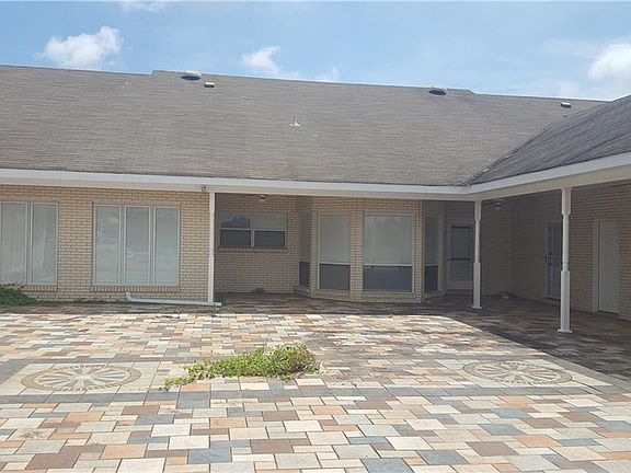 4th image of 334 Old Farm Ln