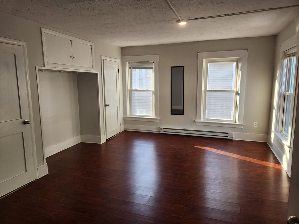 181 Pine St Gardner MA Zillow