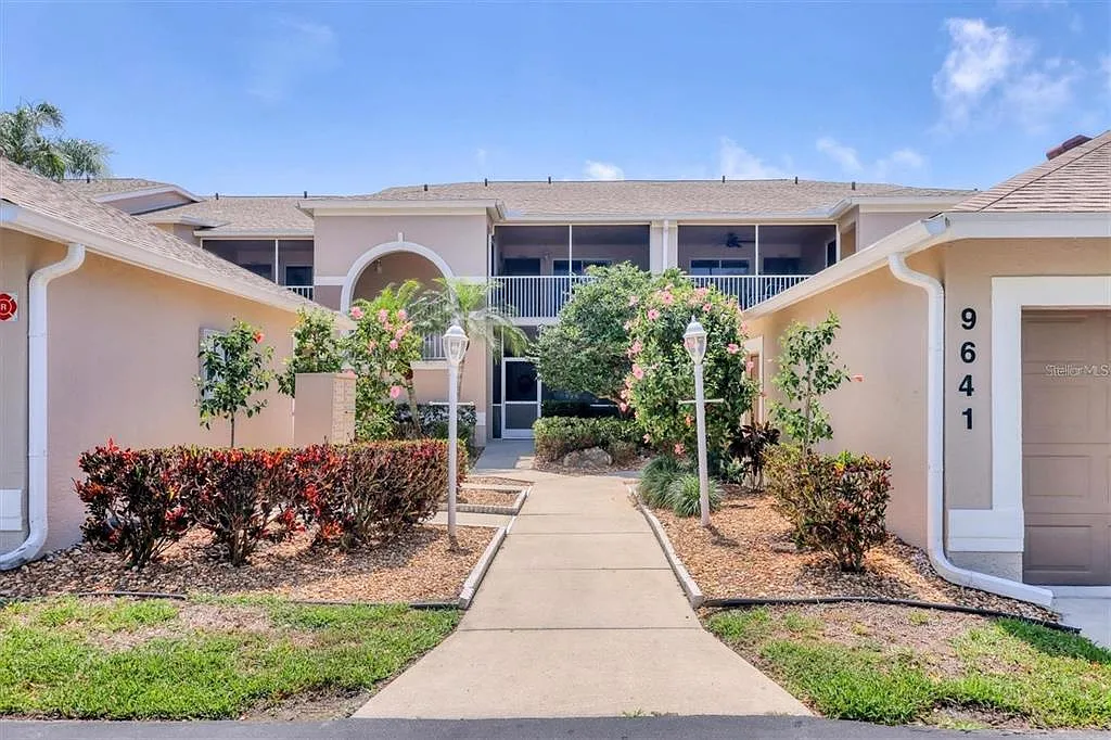2 bed, 2.0 bath, 1333 sqft, $5,300 — Photo 1