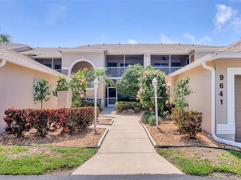 9641 Castle Point Dr #1215 — Photo 1