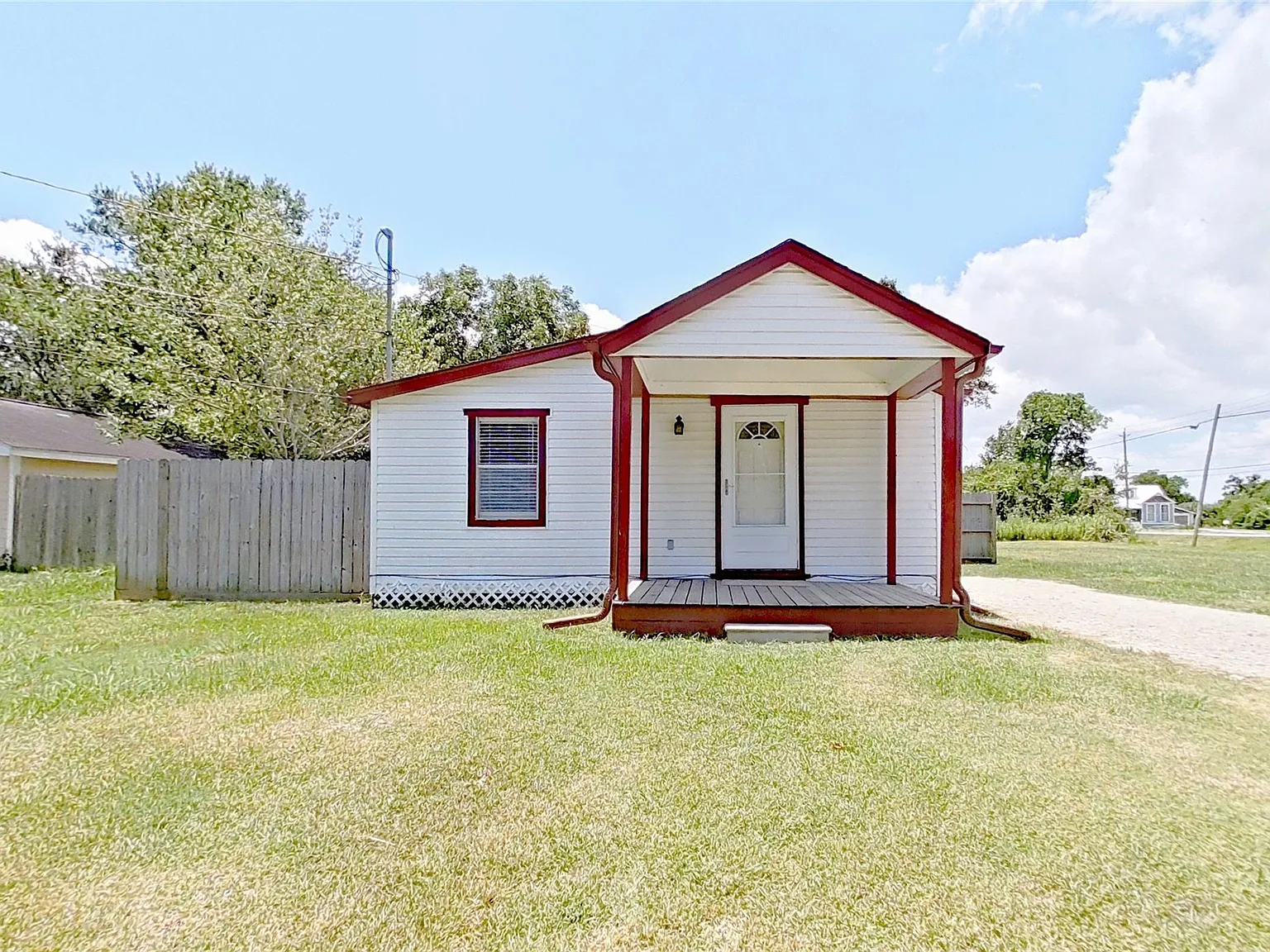 2 bed, 1.0 bath, 736 sqft, $1,500 — Photo 2