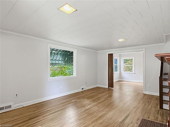 5th image of 509 College St