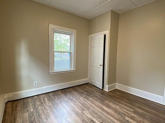 5th image of 16 Blaine Ave #1L