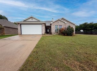 1100 Whispering Mdws, Crowley, TX 76036
