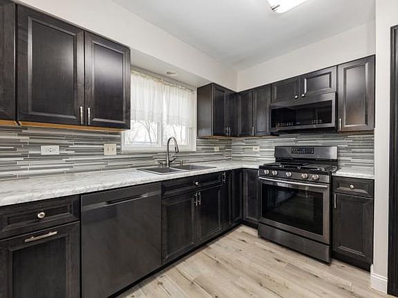 3rd image of 1263 Chalet Rd APT 211