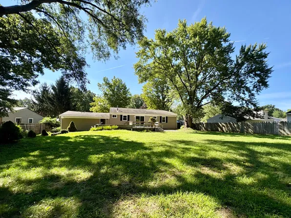 11141 Woodbushe Dr SE, Lowell, MI 49331