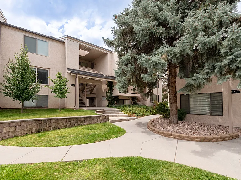 953 E Springcrest Ct #20 — Photo 22