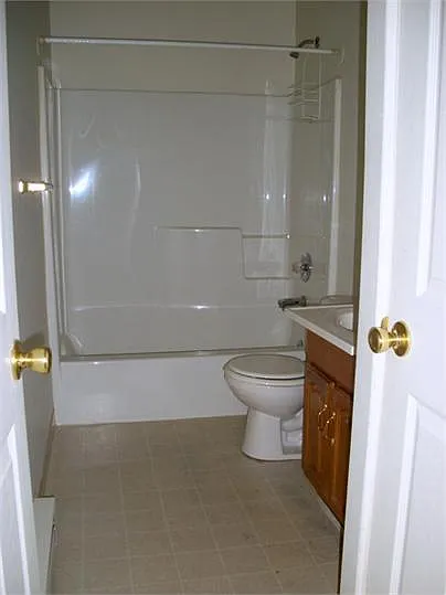 1948 Green St - 4 — Photo 3