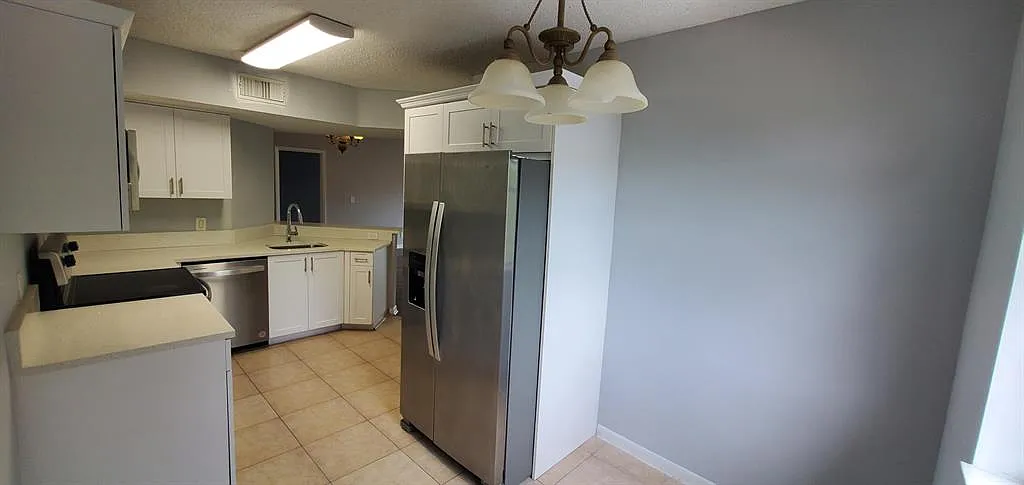 3 bed, 1166 sqft, $2,500 — Photo 4