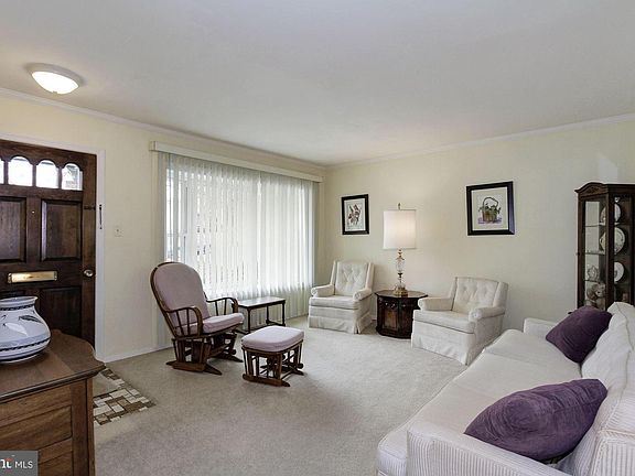 5th image of 318 Mount Vernon Pl