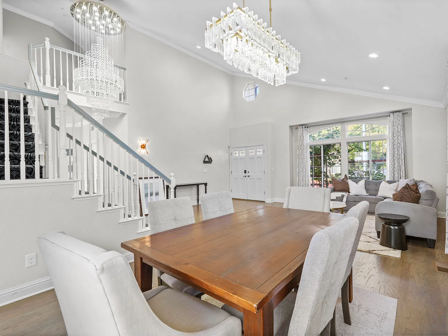 Beautifully Remodeled 5-Bedroom Home with Stunning foothill views — Photo 3