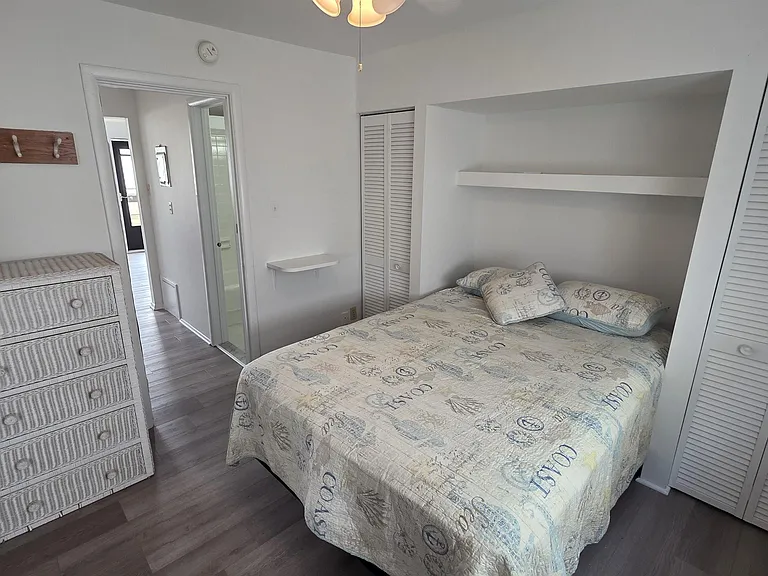 9600 Amherst Ave #5 — Photo 8