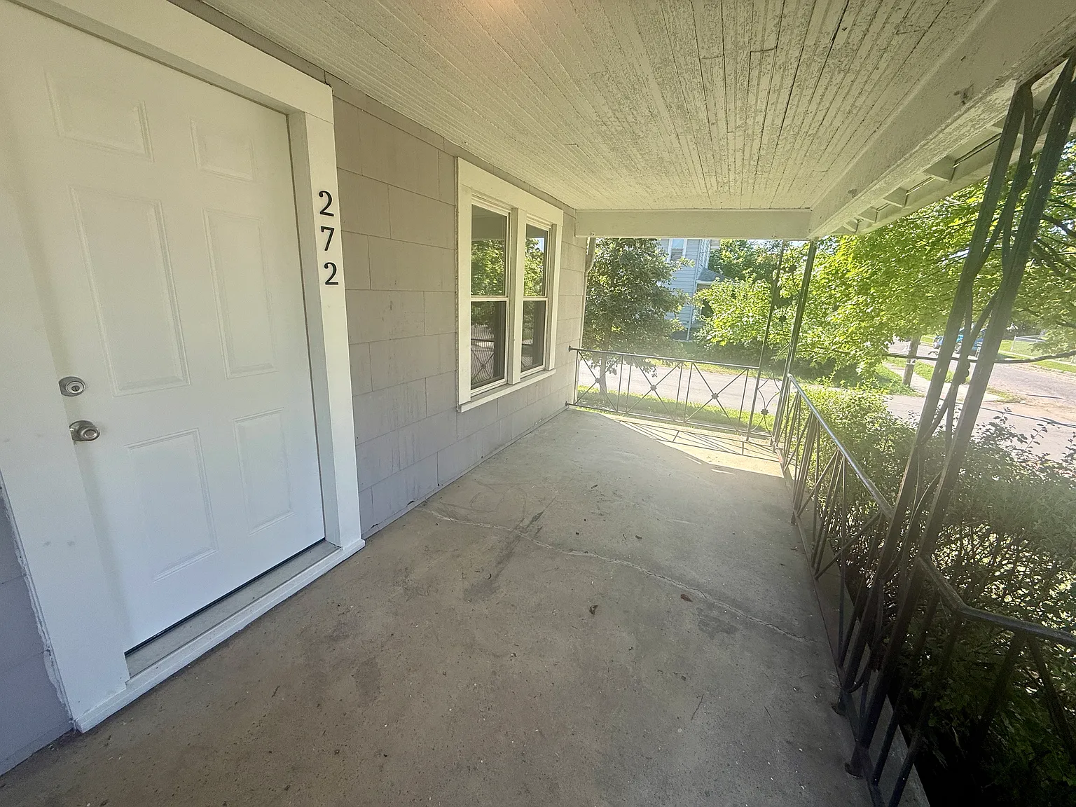2 bed, 996 sqft, $1,350 — Photo 2