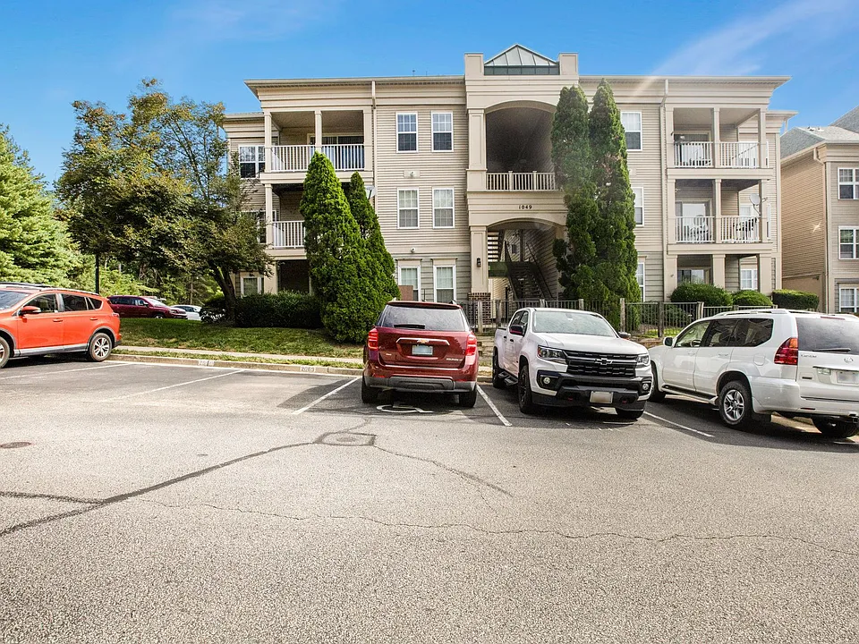 1049 Gardenview Loop #204
