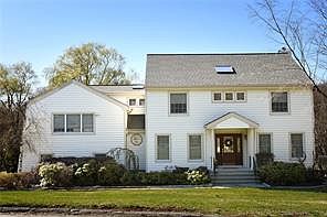 1st image of 4 Rosalind Court