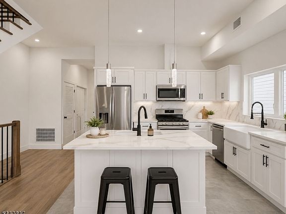 3rd image of 365 21St St