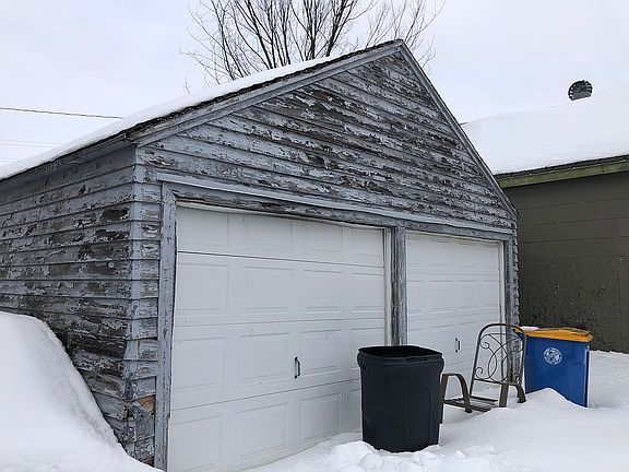 Detached Garage
