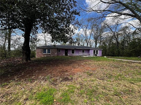 2nd image of 3915 Mosley Dr