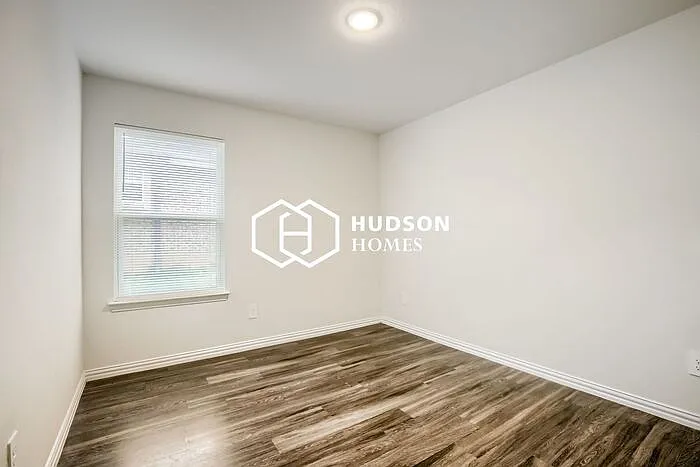 312 Bounding Main St — Photo 8