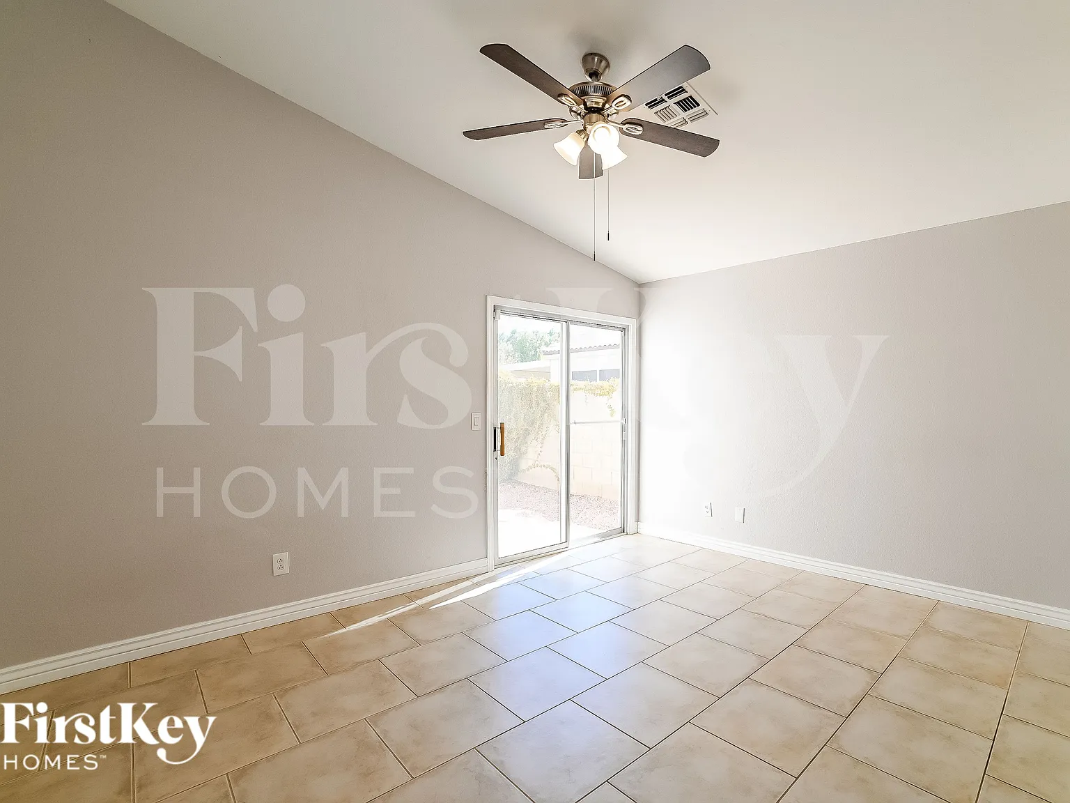 3 bed, 2.0 bath, 1401 sqft, $2,440 — Photo 3