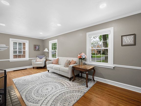 3rd image of 633 S Cornell Ave