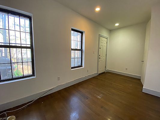 4th image of 856 Willoughby Ave #1B