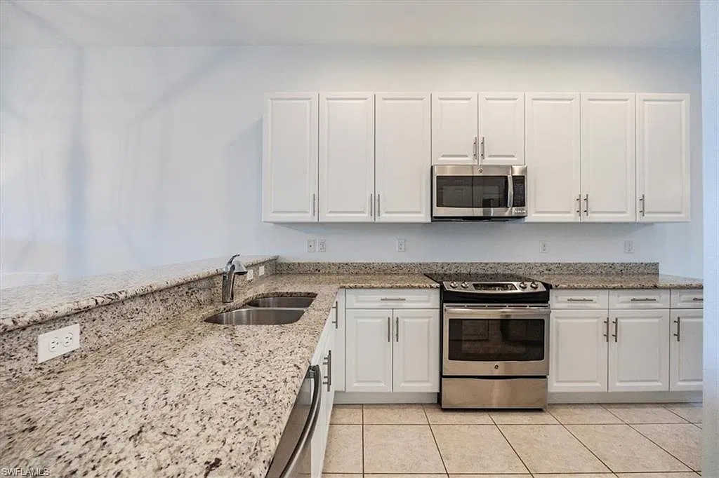 3 bed, 2.0 bath, 1868 sqft, $4,200 — Photo 4
