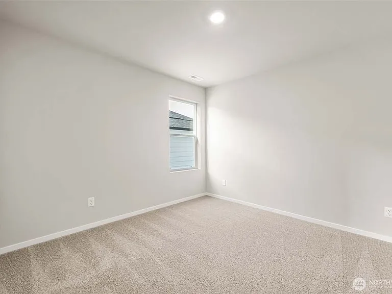 4039 23rd Ave NE — Photo 10