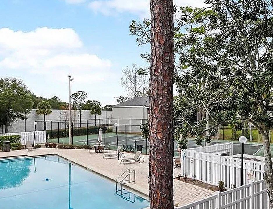 2nd image of 119 Springwood Cir APT A