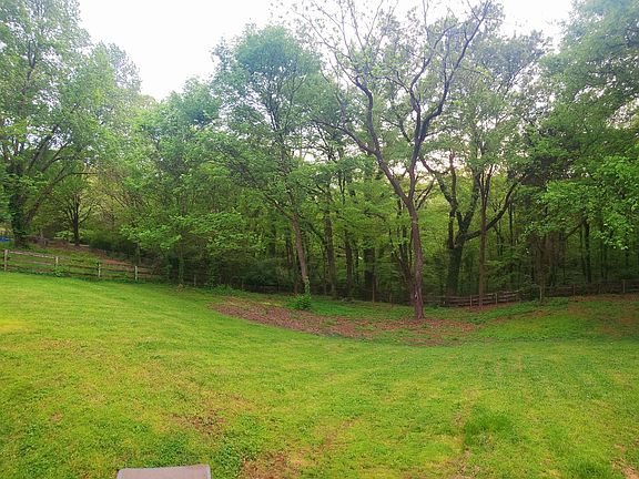 4th image of 1611 River Crest Dr