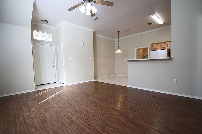 1st image of 107 Brazos Ln