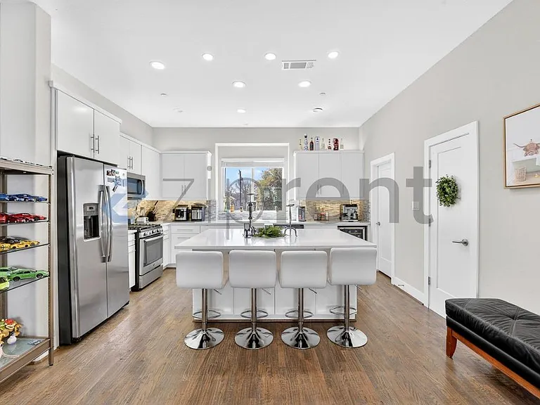 4906 Live Oak St #3 — Photo 8