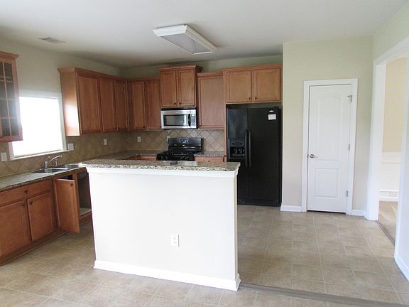 3rd image of 3655 Park Hill Cir