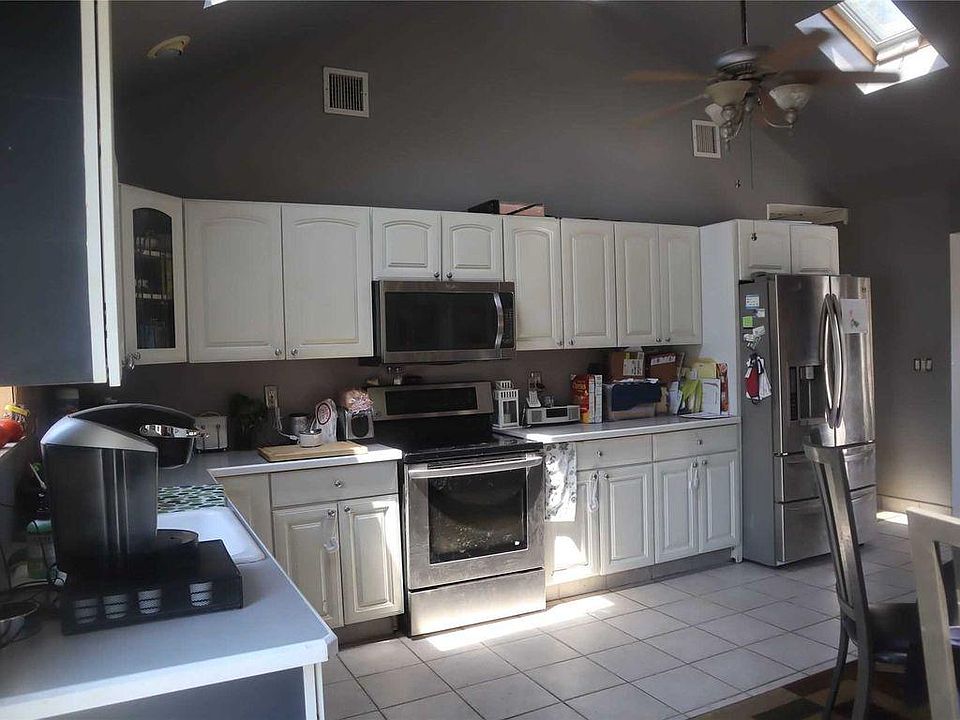 2nd image of 842 Bohemia Pkwy