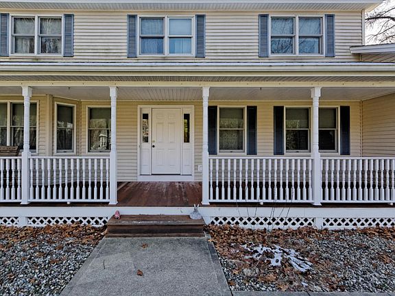 3rd image of 6 Christie Ln