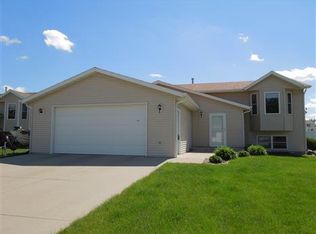 77 Weir Dr, Lincoln, ND 58504