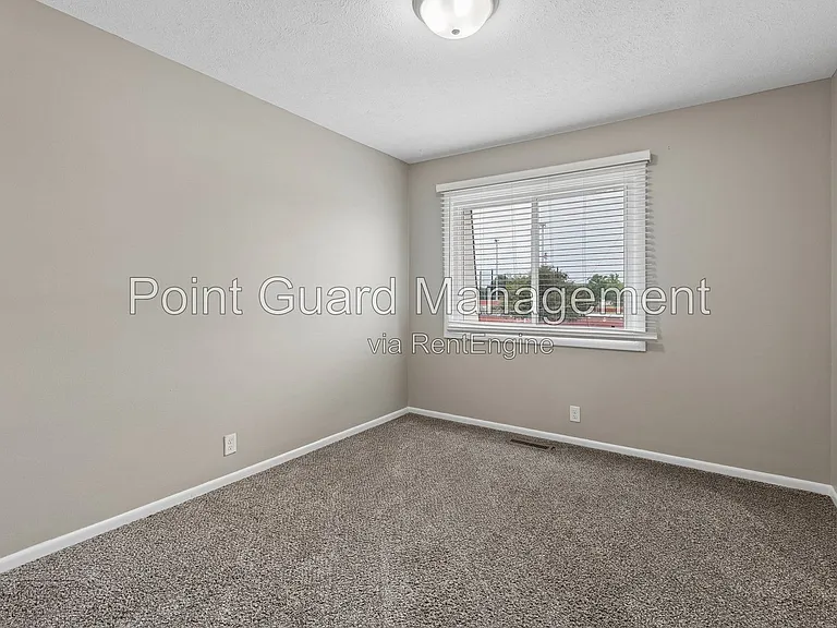504-604 Cordes Dr — Photo 30