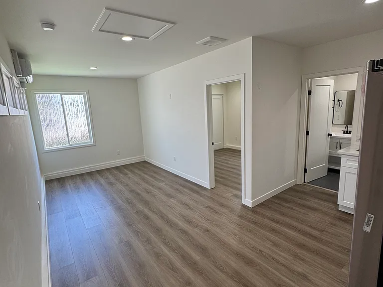 3837 E Cochran St — Photo 4