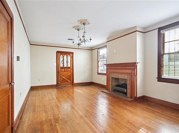 4th image of 237 Delaronde St