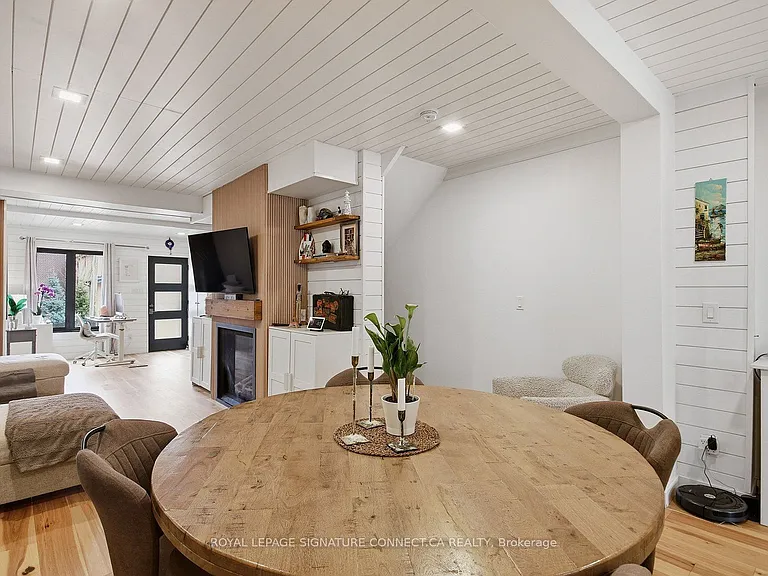 18 Harlton Cres #MAIN — Photo 4