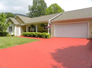 521 Cardinal Ln, Waynesville, NC 28786