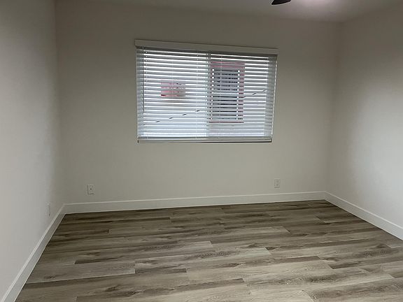 5th image of 627 N Alexandria Ave #6