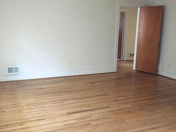 4th image of 807 Deerwood St