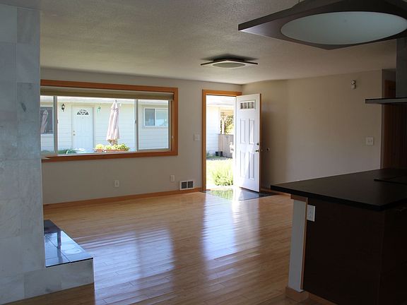 5th image of 1090 S 8th St APT A