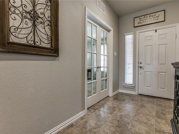 4th image of 1108 Parkdale Dr