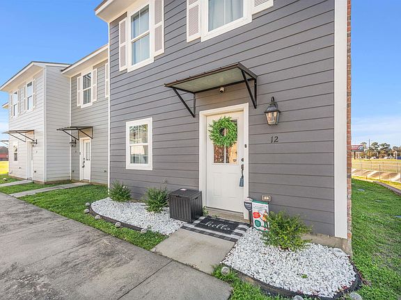 2nd image of 12 Townhouse Cv