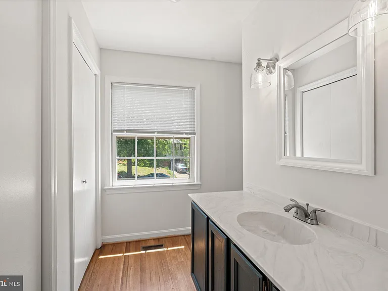 1026 N Pelham St — Photo 24