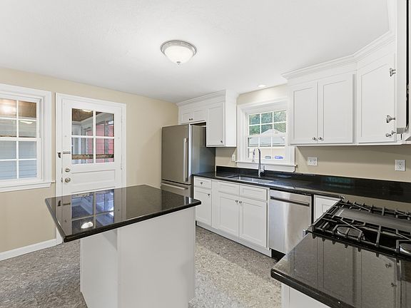 5th image of 6 Bennington St